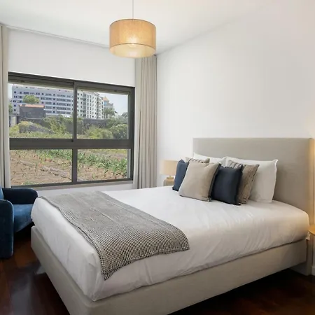 Ajuda-madeira By An Island