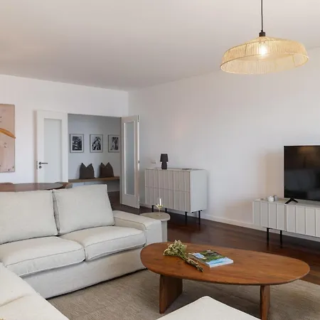 Ajuda-madeira By An Island