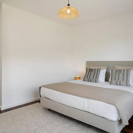 Ajuda-madeira By An Island